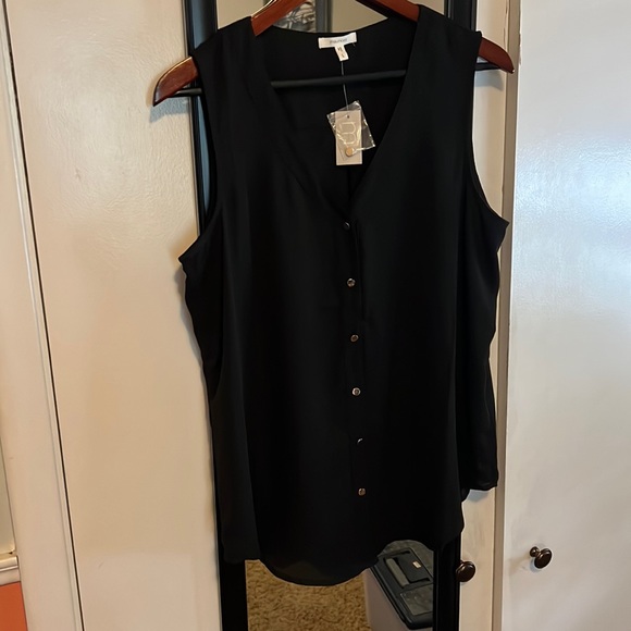 Maurice’s too large - Picture 1 of 8